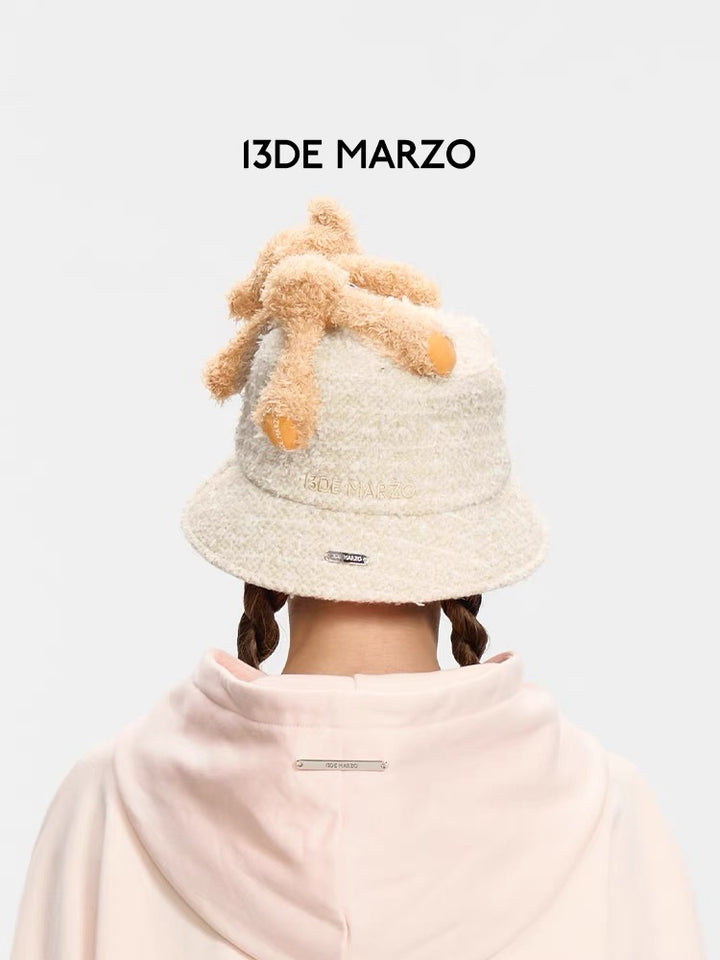 13De Marzo LOGO PENDENT BUCKET HAT