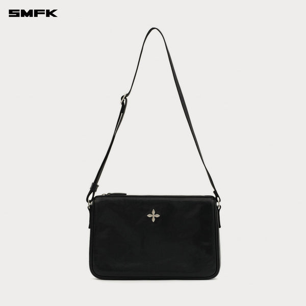 COMPASS BADGE CROSS BADGE BLACK BAG (SMALL)