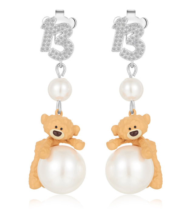 BEAR PRONE PEARL PENDANT EARRING