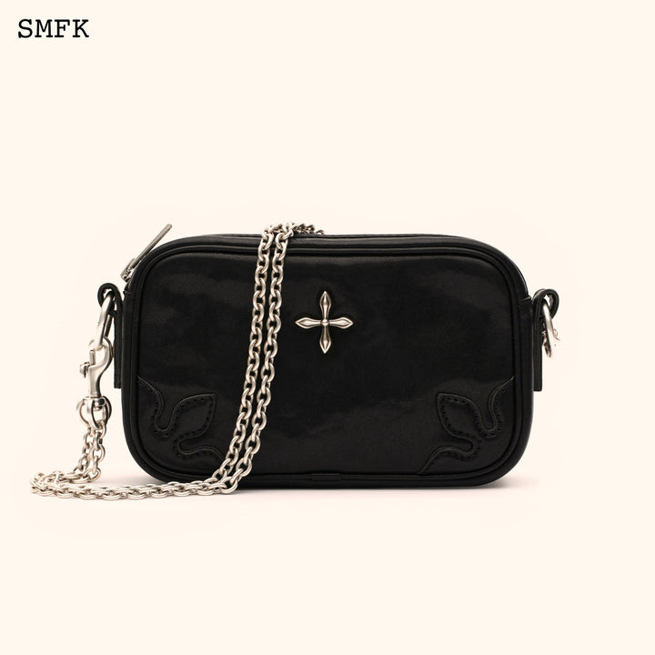 SMFK COMPASS ADVENTURE CHAIN BAG IN BLACK