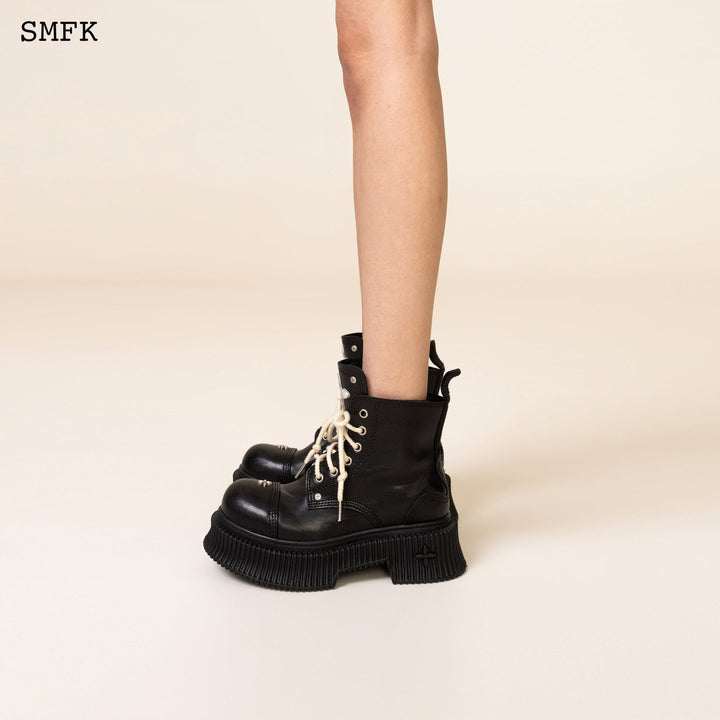 SMFK COMPASS CLASSIC DESERT BOOTS IN BLACK