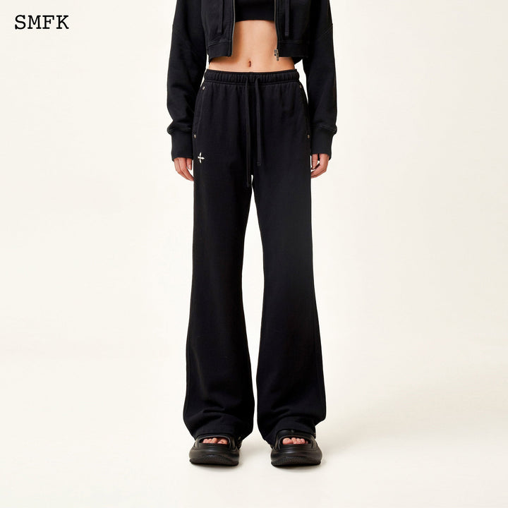 SMFK COMPASS CROSS CLASSIC FLARED SWEATPANTS BLACK