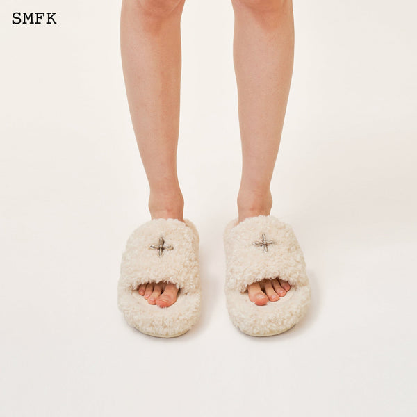 COMPASS WHITE VELVET FURRY SLIPPER