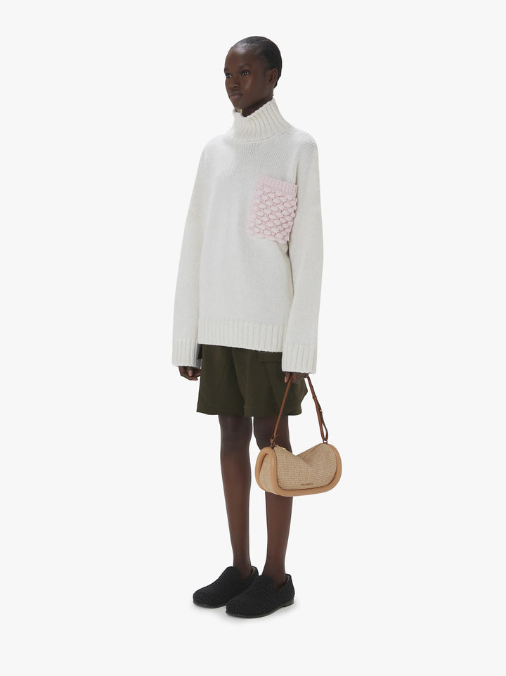 JW Anderson TEXTURED PATCH POCKET TURTELNECKJUMPER/WHITE