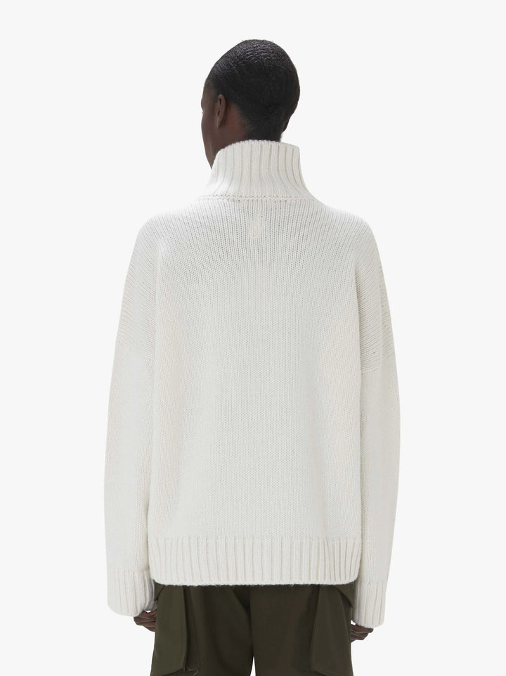 JW Anderson TEXTURED PATCH POCKET TURTELNECKJUMPER/WHITE