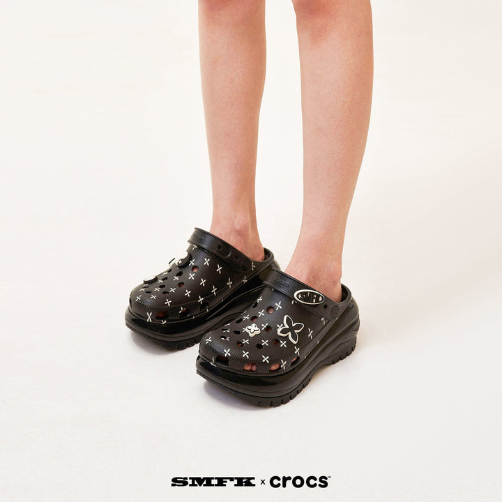 SMFK SMFK X CROCS BLACK COMPASS CLOG UNISEX