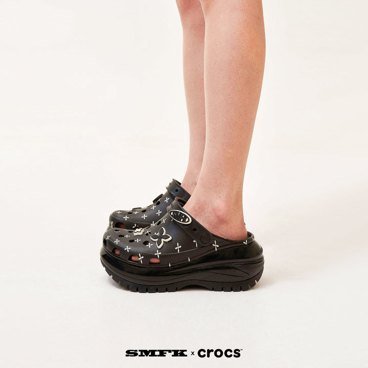 SMFK SMFK X CROCS BLACK COMPASS CLOG UNISEX