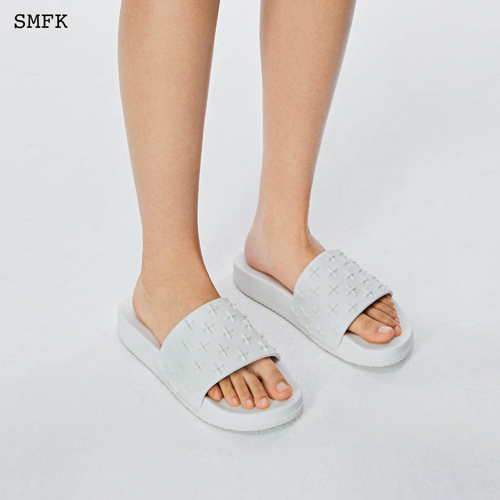 SMFK WHITE GARDEN SPORTS SLIPPERS