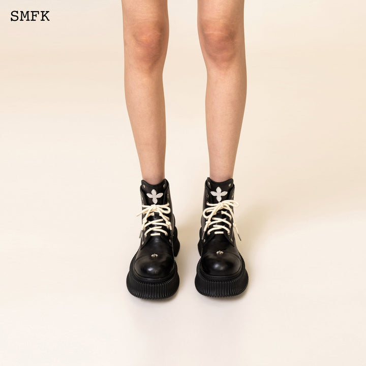 SMFK COMPASS CLASSIC DESERT BOOTS IN BLACK