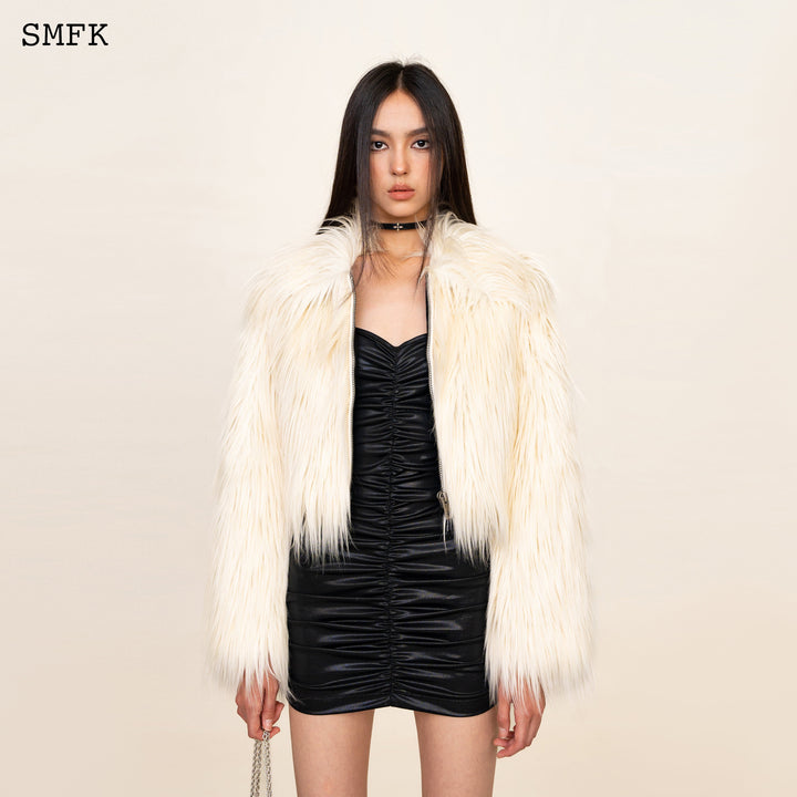 13De Marzo WILDWORLD FAUX FUR SHORT JACKET IN WHITE